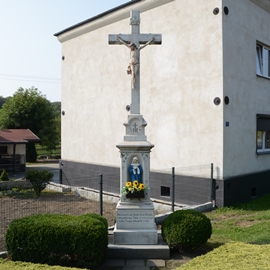 Krzyż przy ul. Wyzwolenia 133/Porzeczkowa 